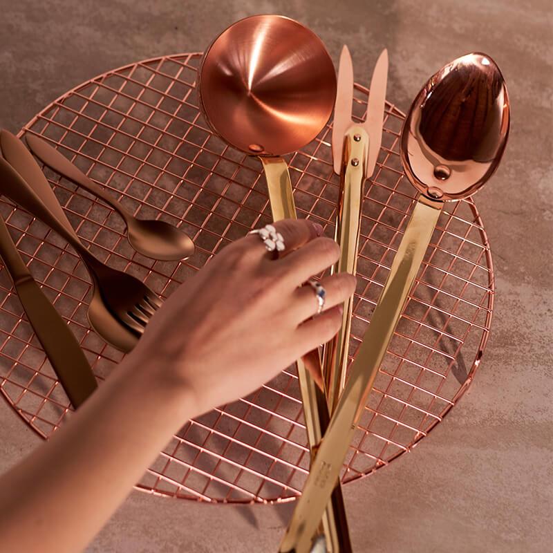 Pomocn&#xED;ci do kuchyn&#x11B;