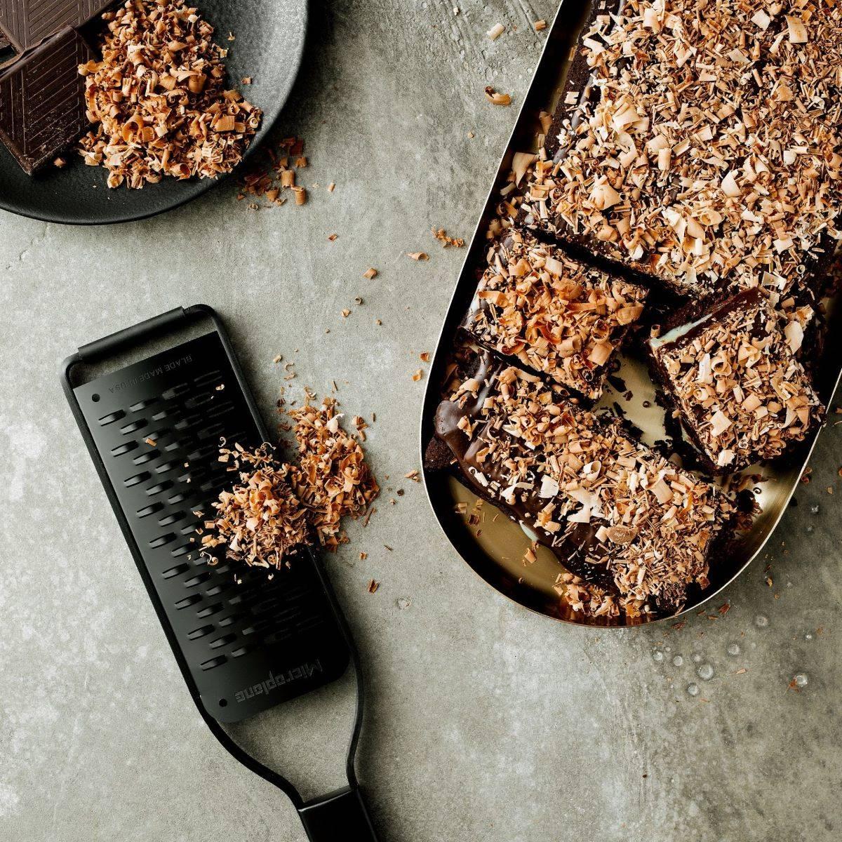 Struhadlo na středně hrubé nudličky Black Sheep, černá