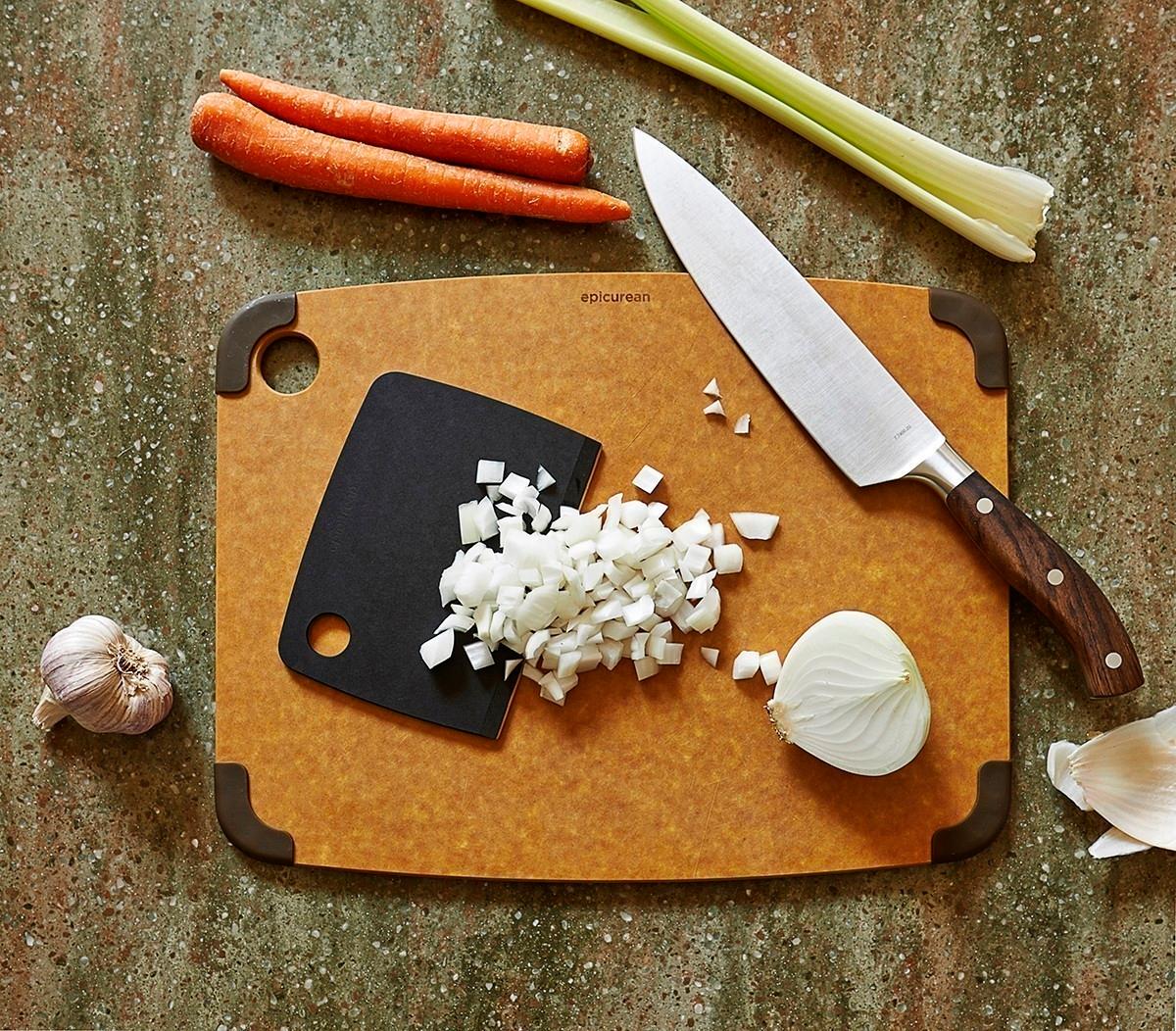 EPICUREAN Stěrka povrchů/kráječ těsta natural (EOL)