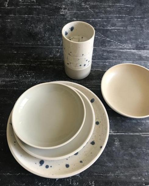 Jars Studio Servírovací talíř kaňka 26 cm / 2 cm