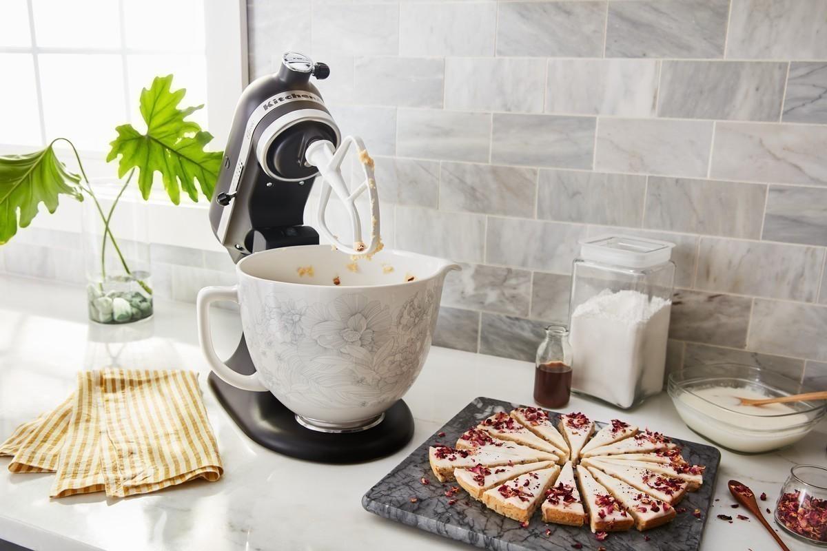 KitchenAid Keramická mísa 4,83l květinová bílá  (EOL)