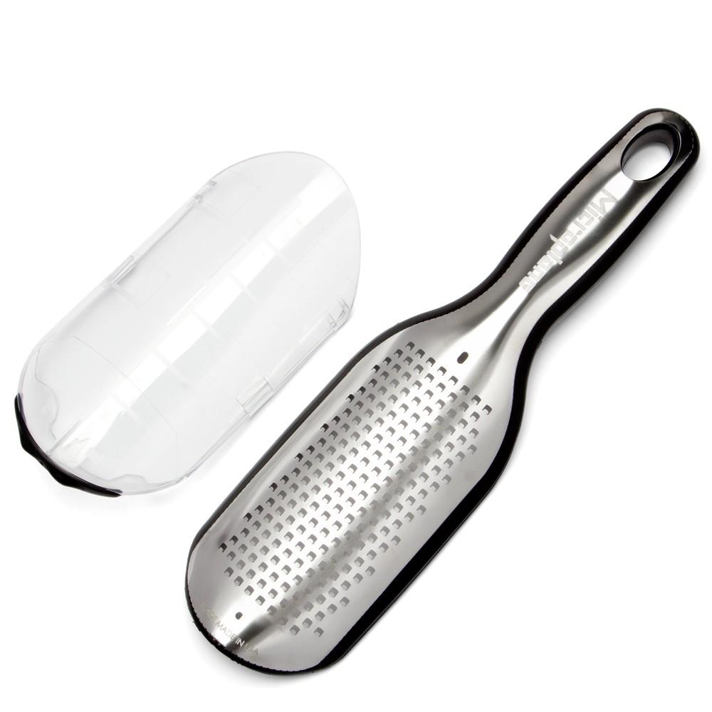 Microplane Elite struhadlo středně hrubé, tvarovaná  pogumovaná rukojeť černá (EOL)