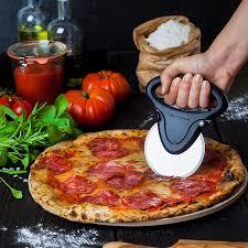 Microplane Kráječ na pizzu černý