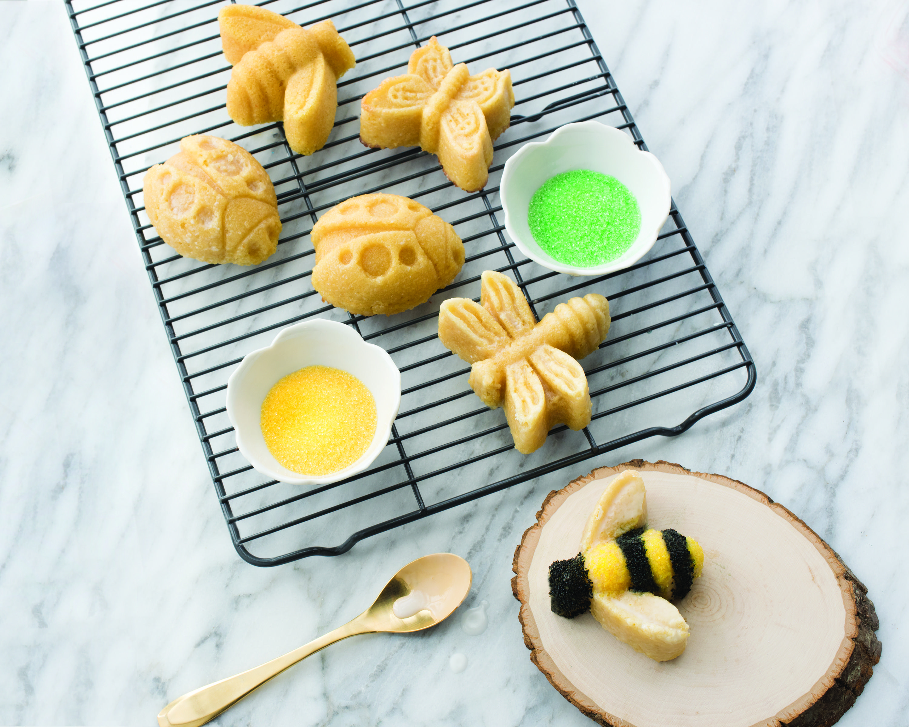 NW Mini bábovky Broučci a motýlci plát s 8 formičkami 5 cup karamelová