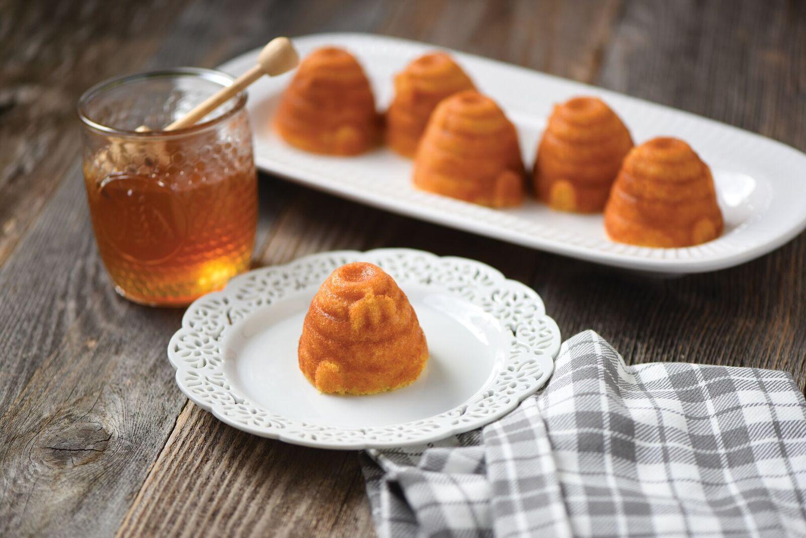 NW Mini bábovky Včelí úly plát se 6 formičkami 3 cup zlatá