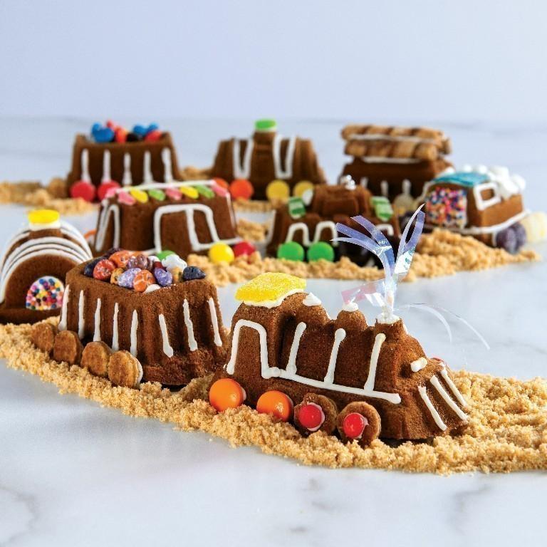 NW Mini bábovky Vláček plát s 9 formičkami vagonků 5 cup stříbrná