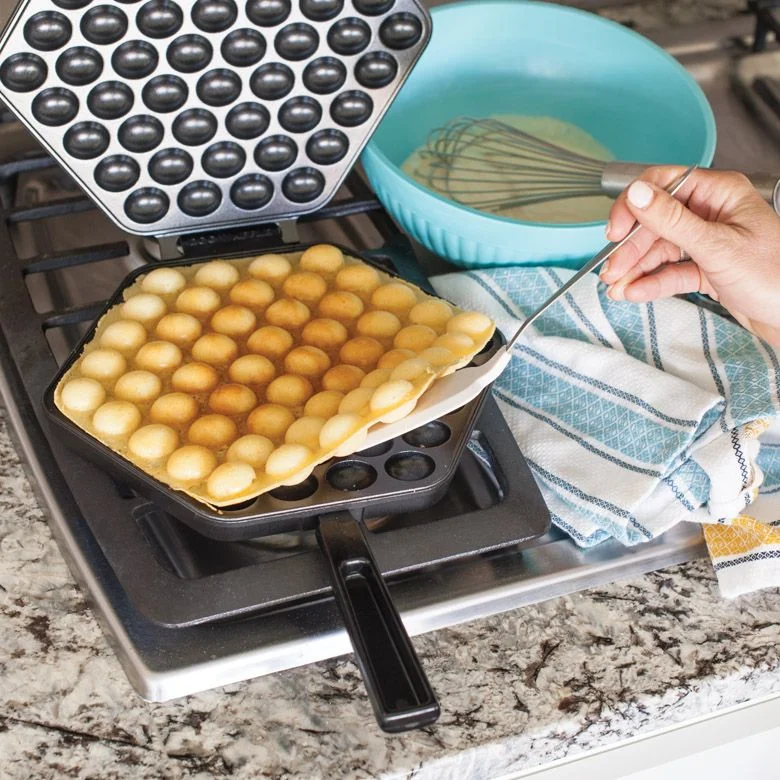 01890_waffle_puffs_stovetop_780x780_03