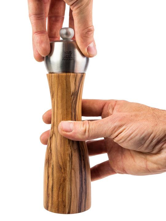 PEUGEOT FIDJI mlýnek na pepř 20 cm olivové dřevo/nerez