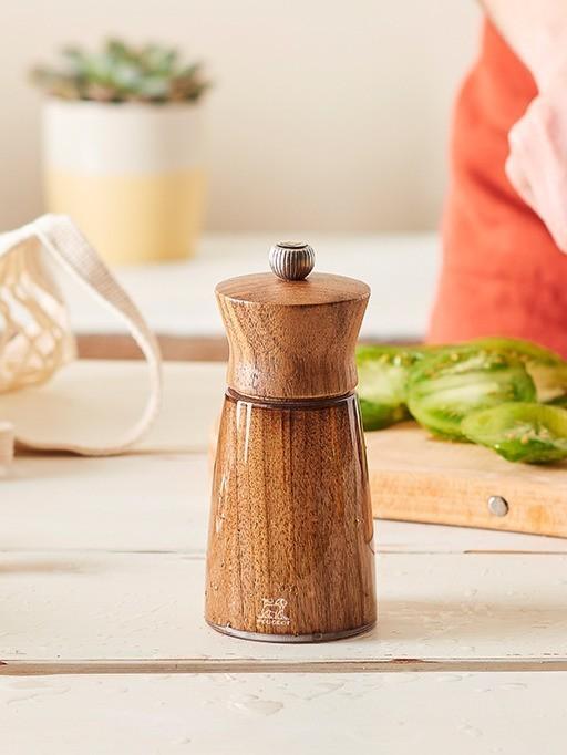 Mlýnek na sůl Méribel, ořechové dřevo, 14 cm