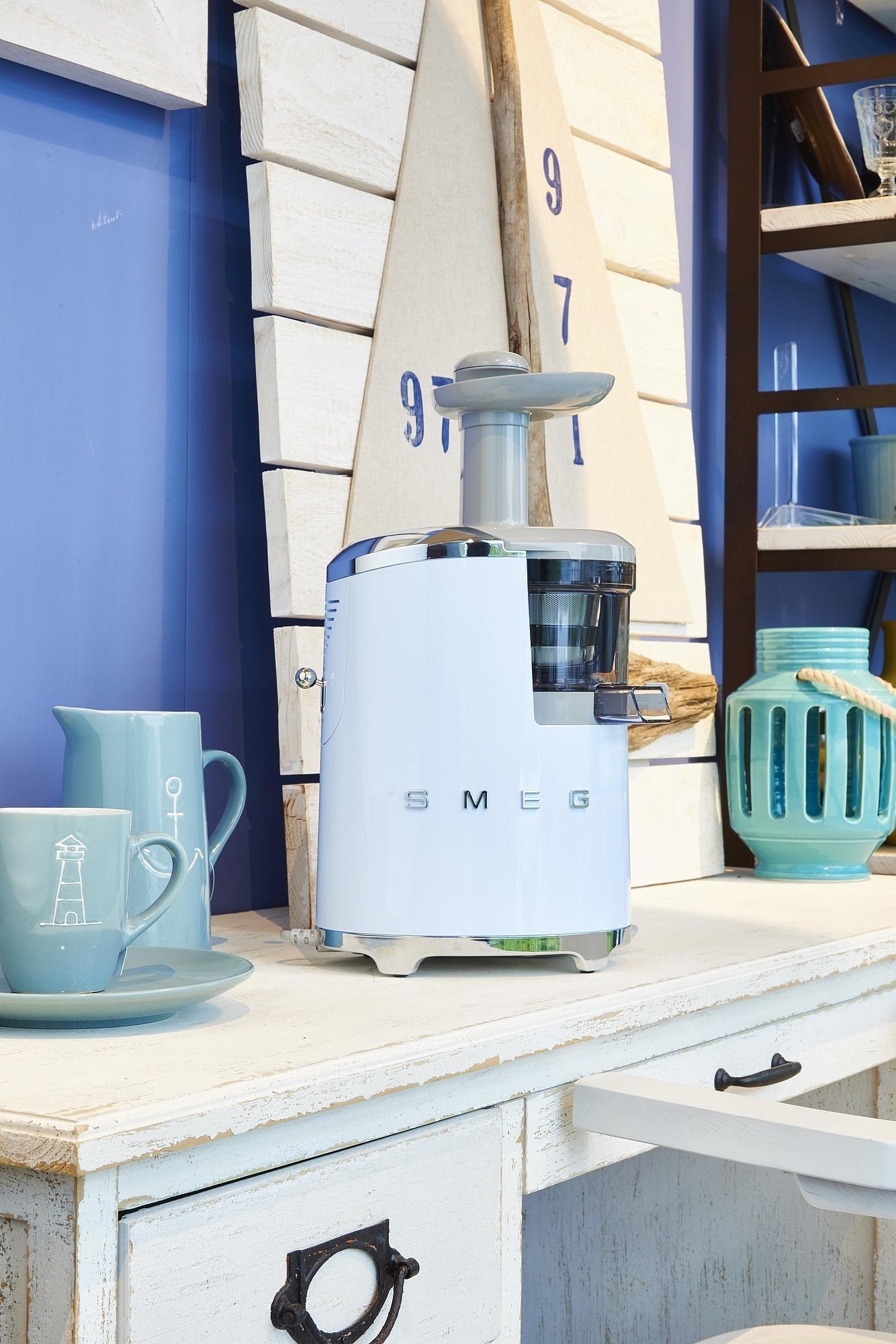 SMEG 50's Retro Style odšťavňovač s příslušenstvím 1l SJF01 (EOL)