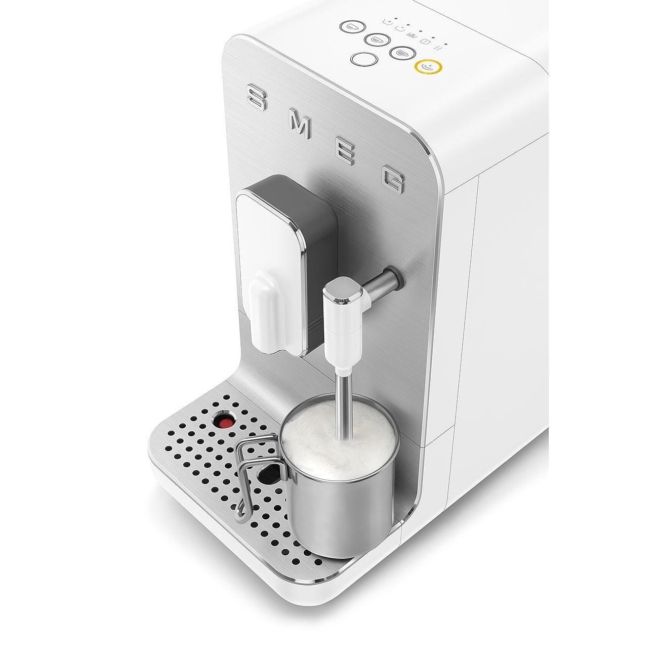 SMEG Automatický kávovar na espresso/cappuccino 19 barů / 1,4l bílý  (EOL)