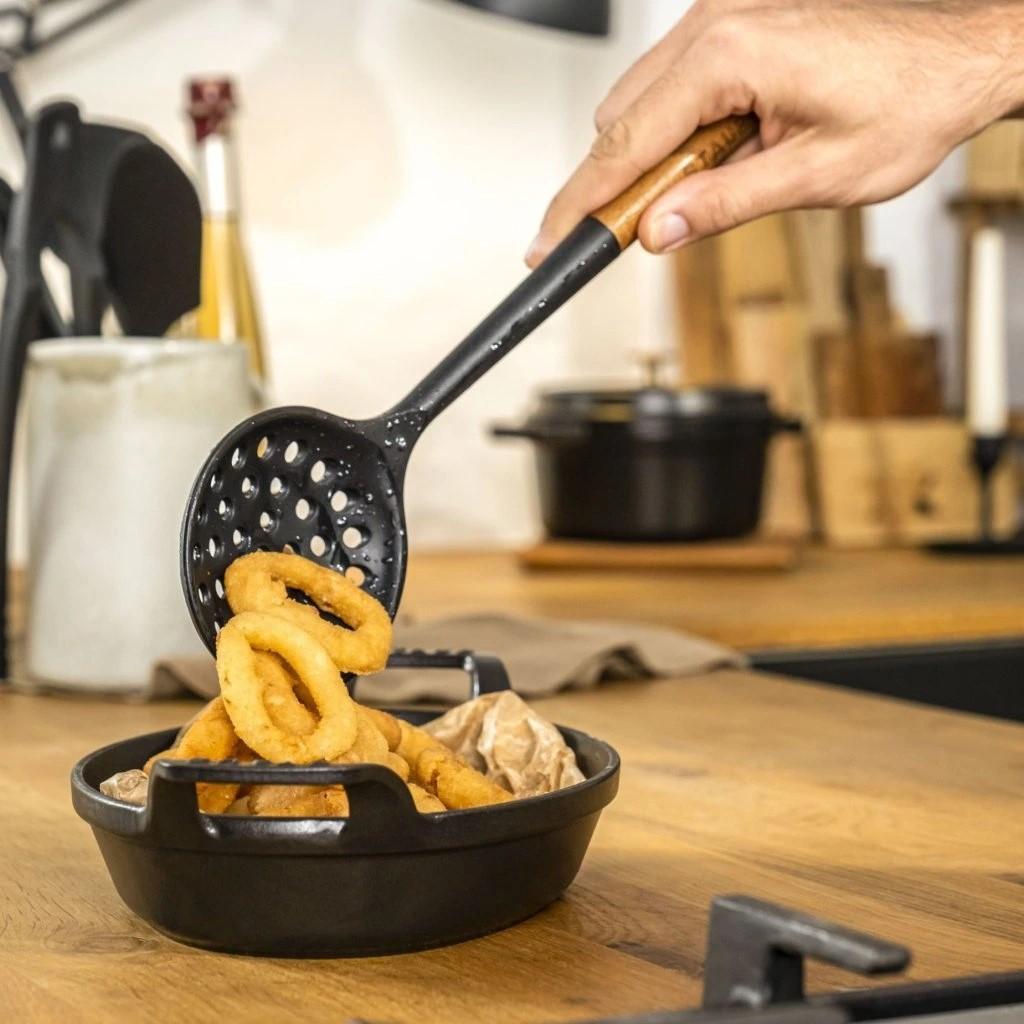 Staub naběračka děrovaná 31 cm