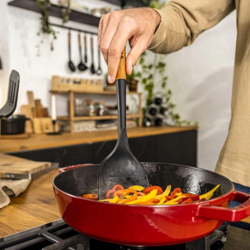 Staub obracečka pro wok 31 cm