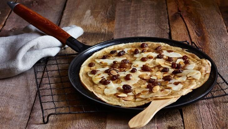 STAUB Pánev na palačinky 28 cm s přísl. dřevěná rukojeť černá