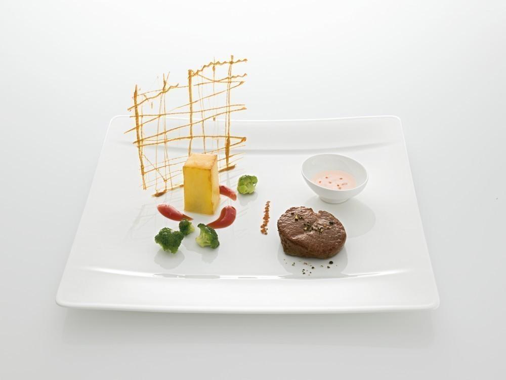 V&B Modern Grace Mělký talíř 27x27cm