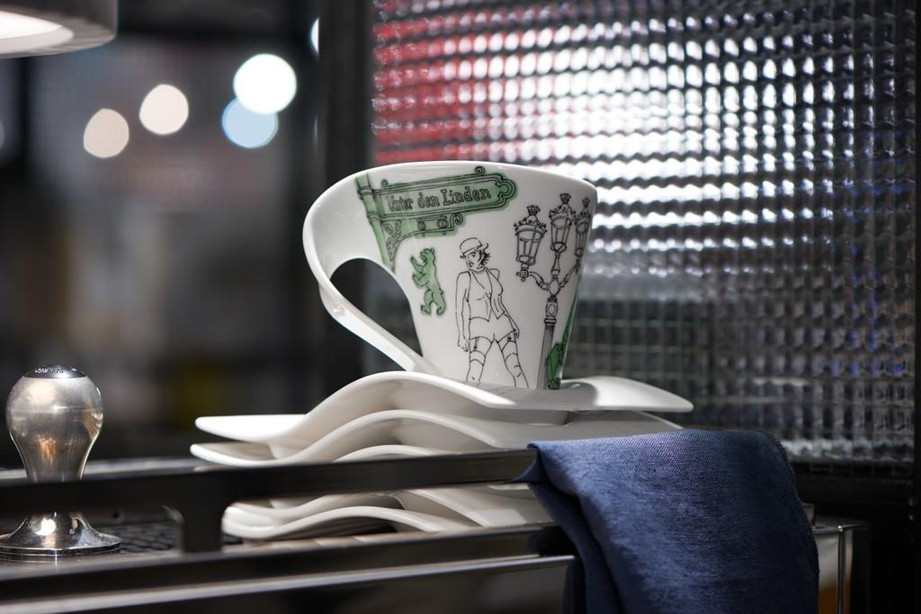 V&B NewWave Caffe Party tác střední 20x14cm