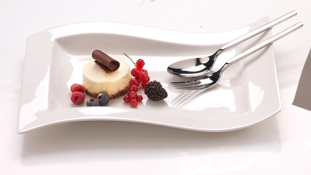 V&B NewWave Talíř servírovací 33x24cm