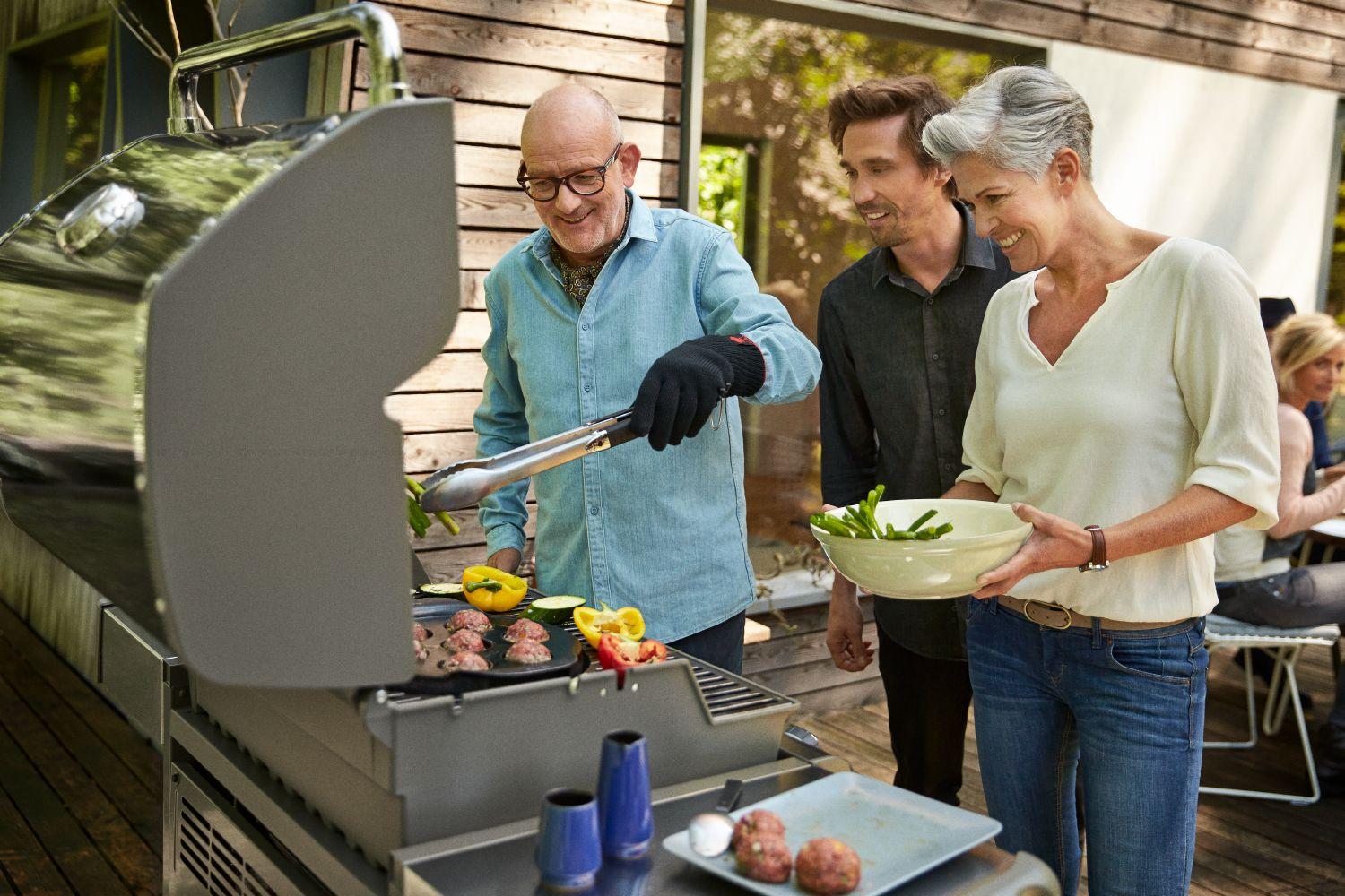 WEBER Genesis II E 310 GBS plynový gril Black (EOL)