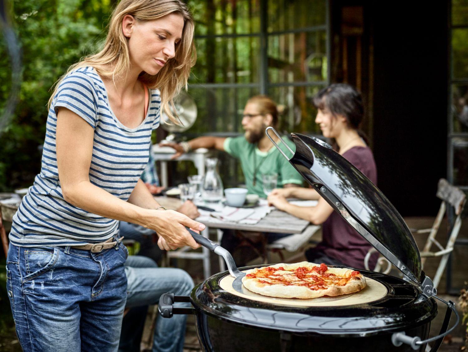 WEBER Master Touch GBS E 5750 gril na dřevěné uhlí 57 cm Black (EOL)