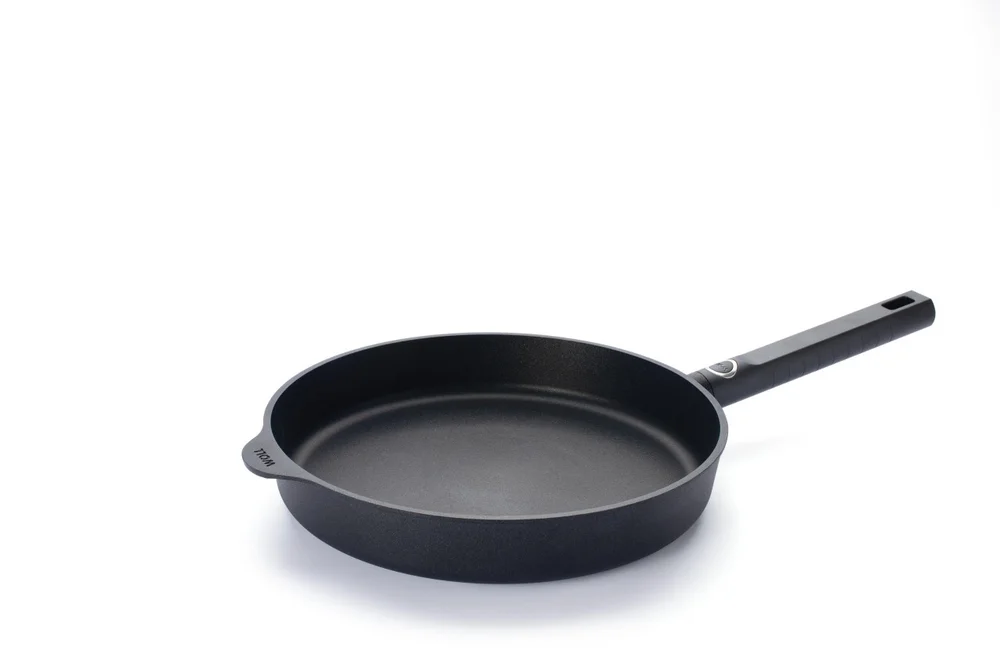 WOLL Logic XR IND pánev 28x5 cm pevná rukojet´ (EOL)