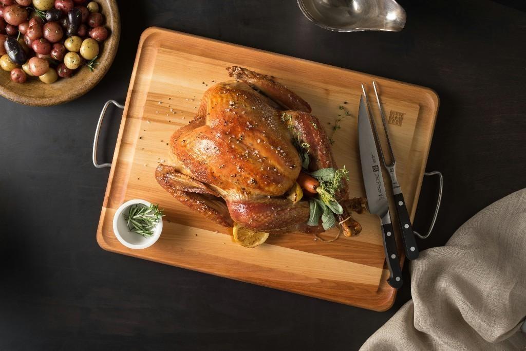 Pro set na porcování masa: plátkovací nůž + vidlička na maso