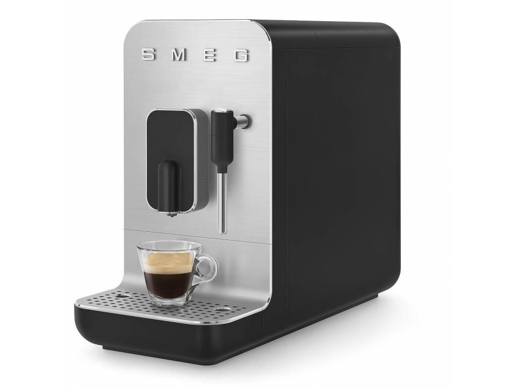 SMEG Automatický kávovar na cappucino 19 barů / 1,4l černá  (EOL)