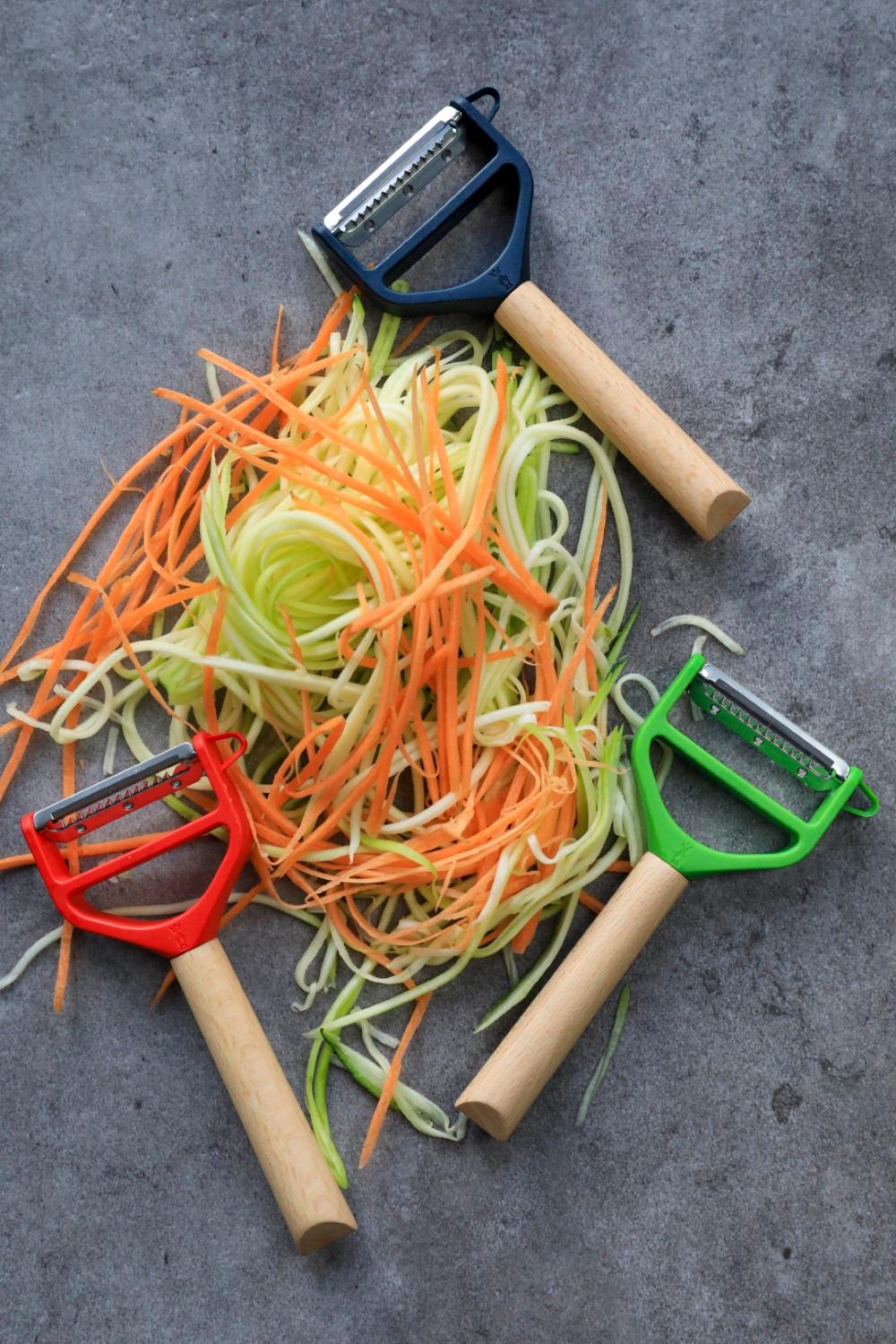 Dřevěná škrabka T-DUO zelená