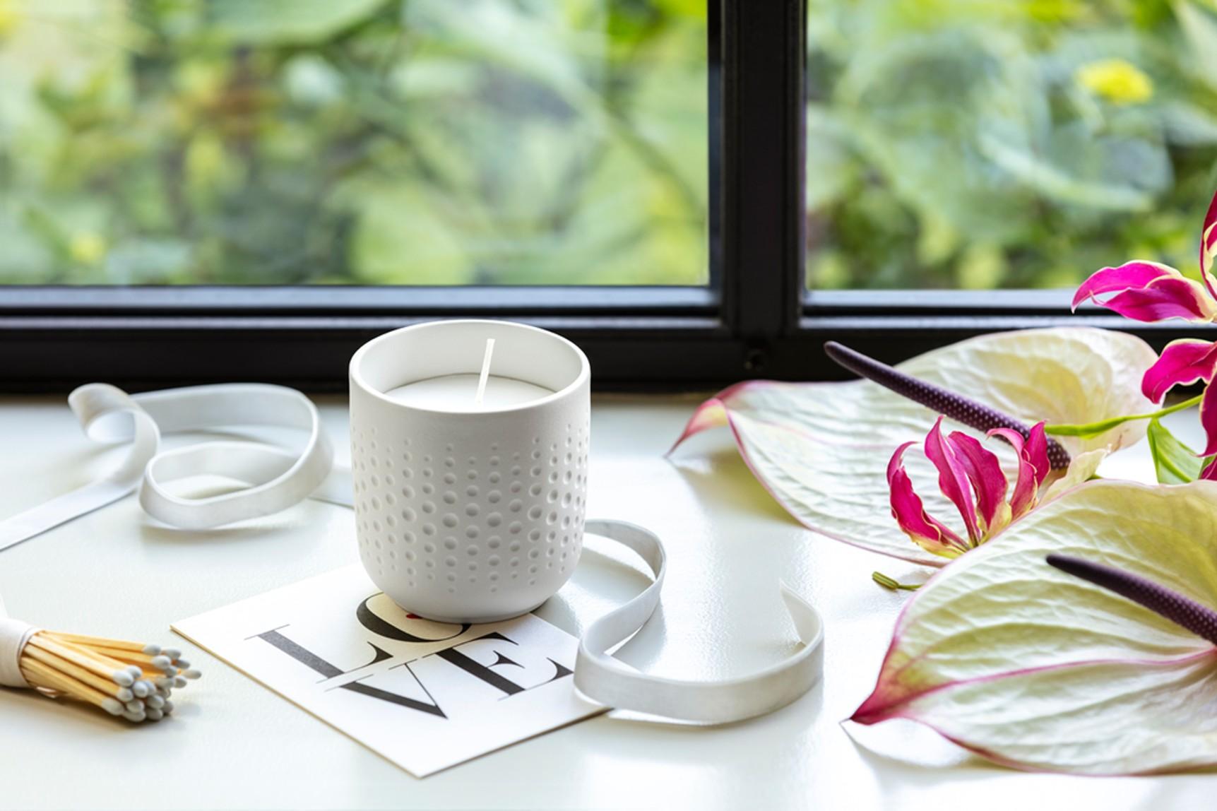 V&B Manufacture Collier blance Vonná svíčka Perle Sparkle