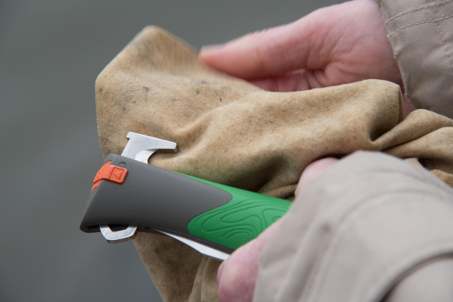 Zavírací nůž VRI N°12 Inox Explore s odstraňovačem klíšťat a pišťalkou, 10 cm, zelená 