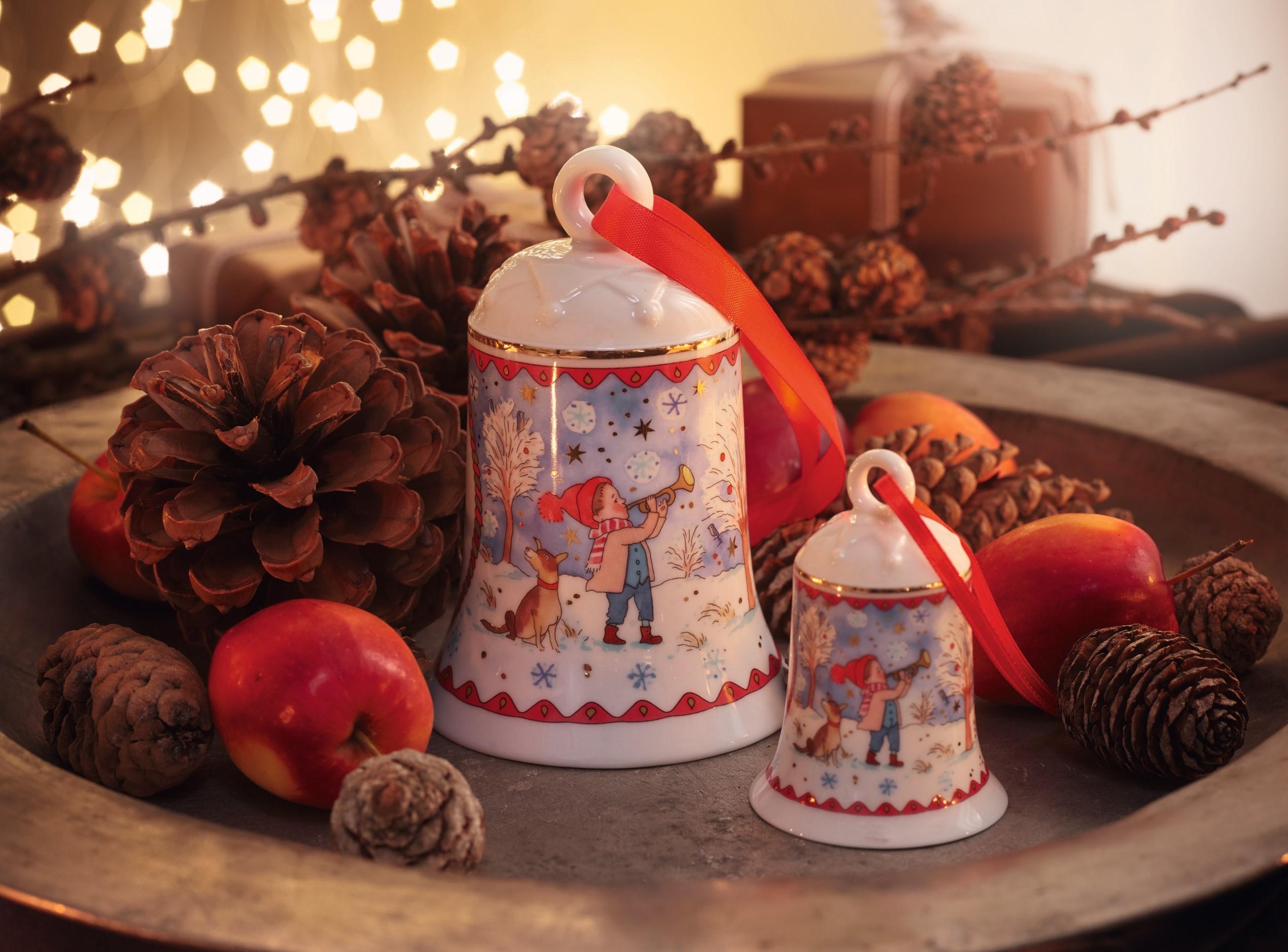 RS Christmas 2022  Porcelánová ozdoba Zvonek  7 cm (EOL)