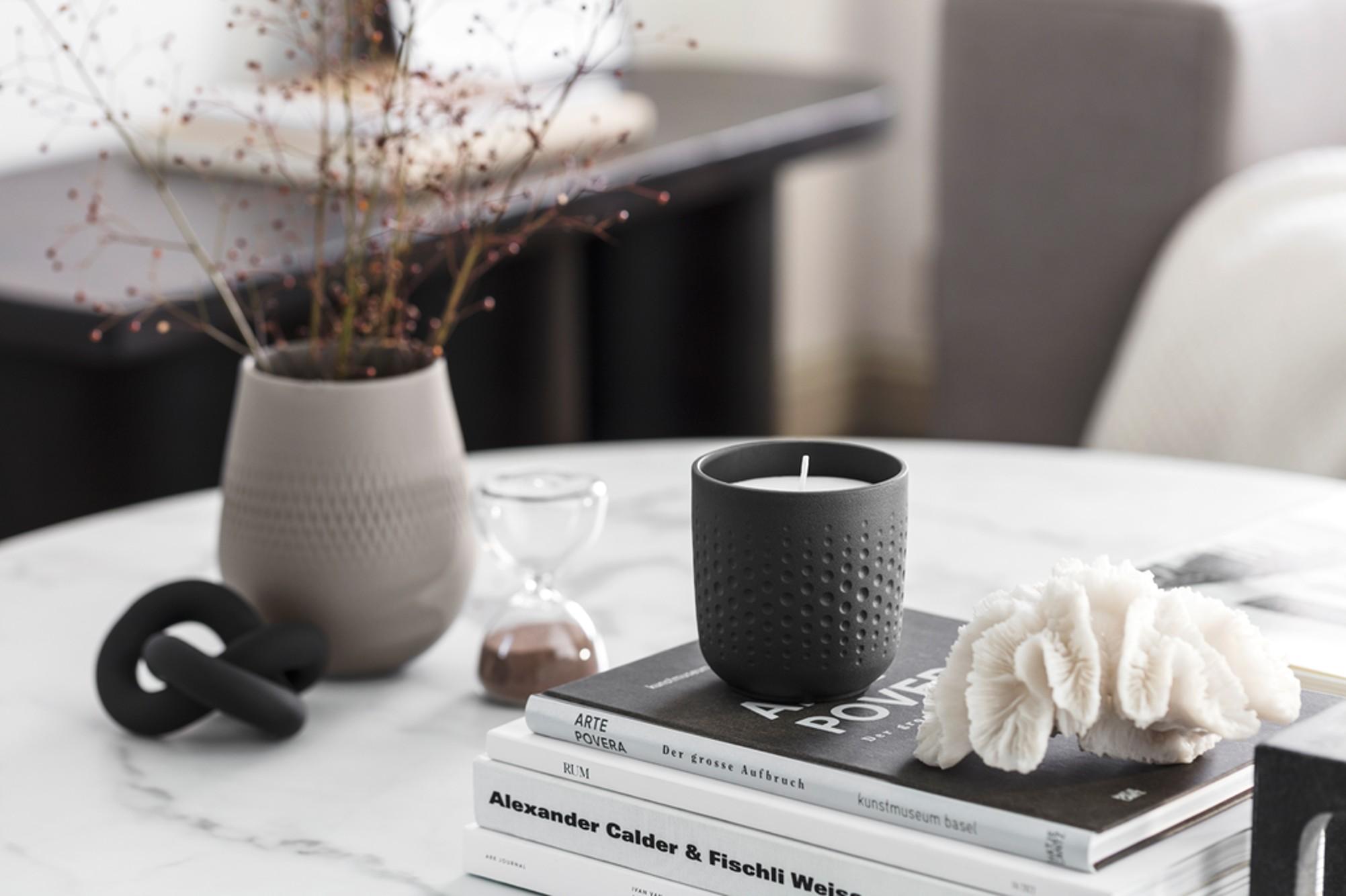 Vonná svíčka Perle, Manufacture Collier noir, s vůní Adventure, 180 ml