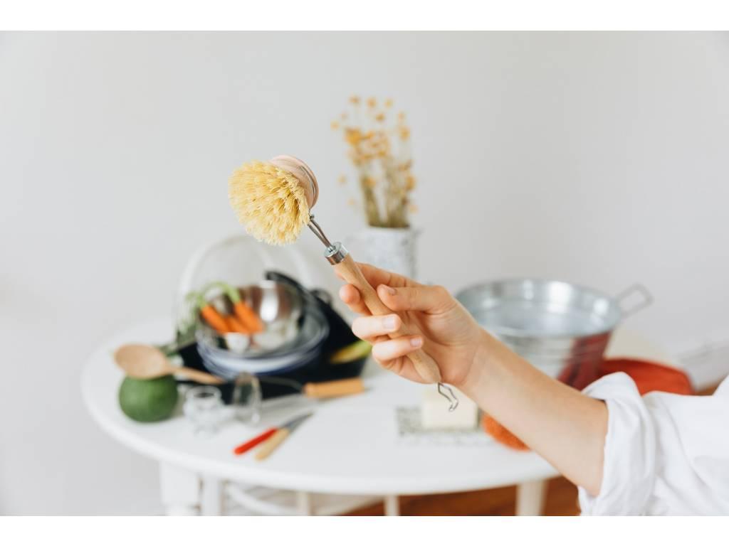 Dřevěný kartáč na nádobí, 19 cm