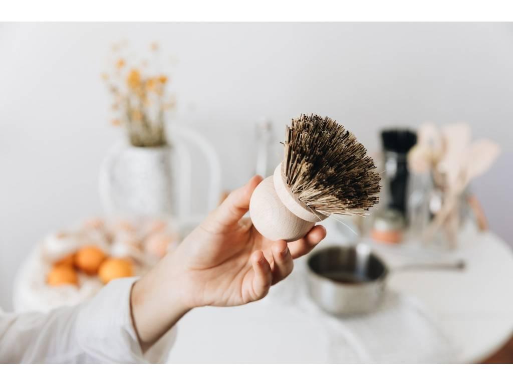 Dřevěný kartáč na pánve a hrnce, 12 cm