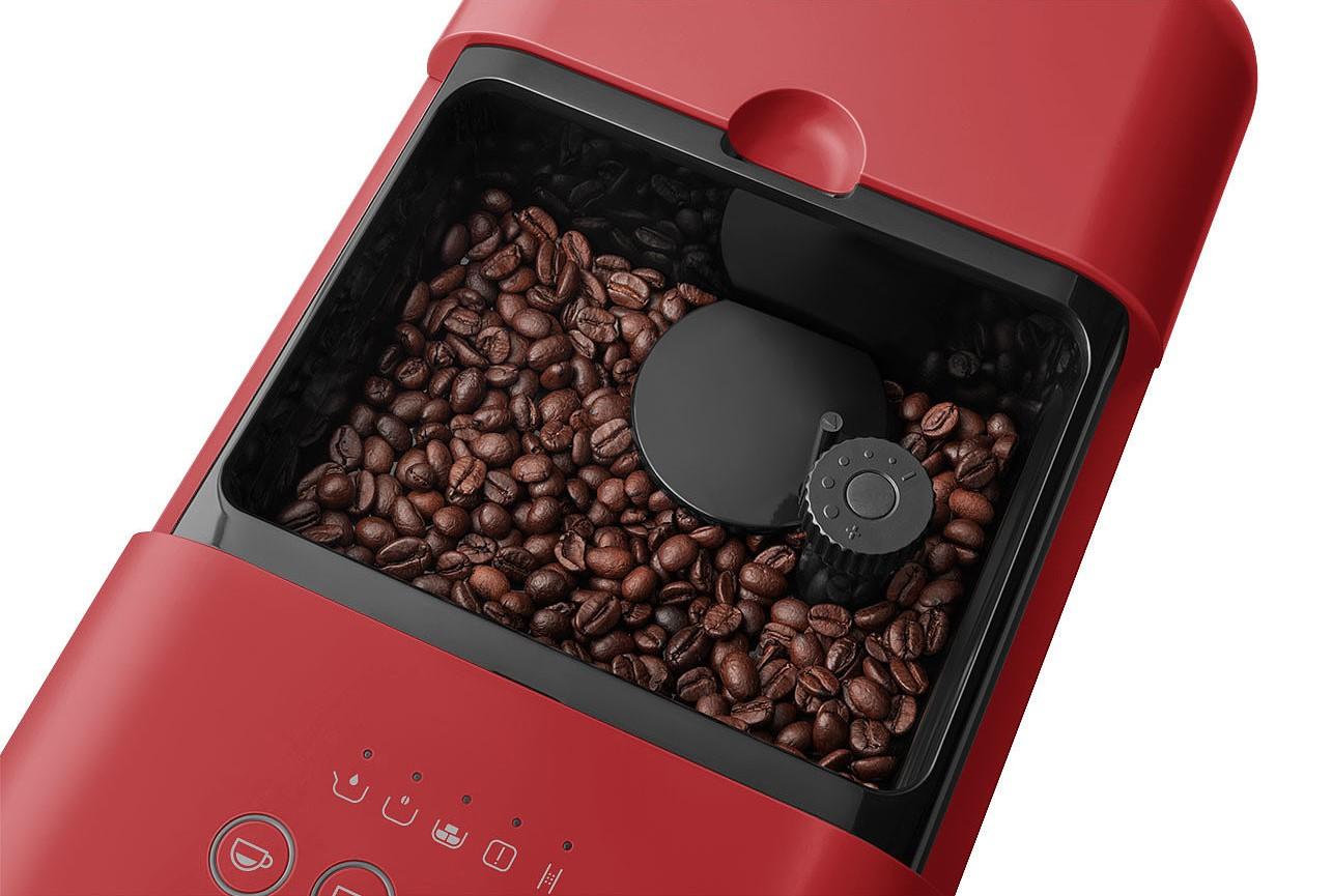 Automatický kávovar na espresso / cappucino, červený