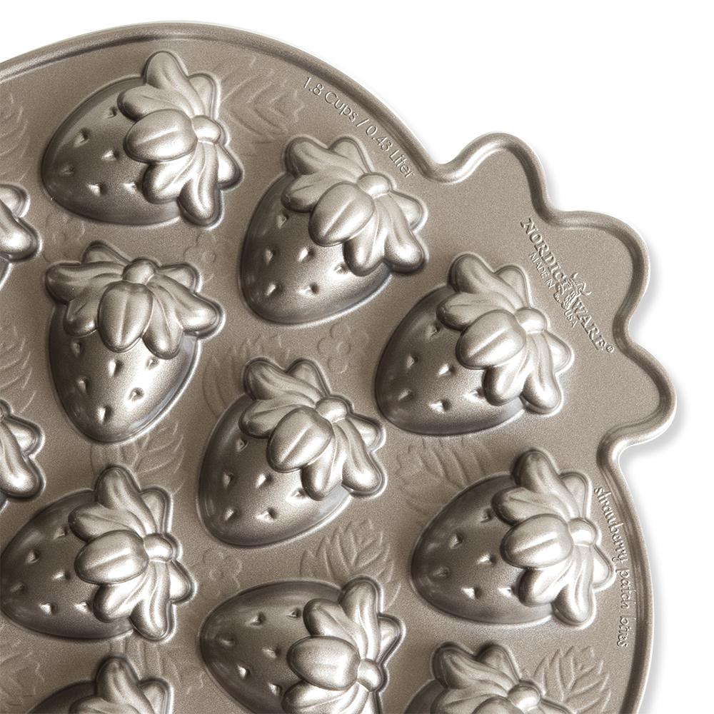 Forma Jahody, plát s 19 formičkami, 426 ml, karamelová