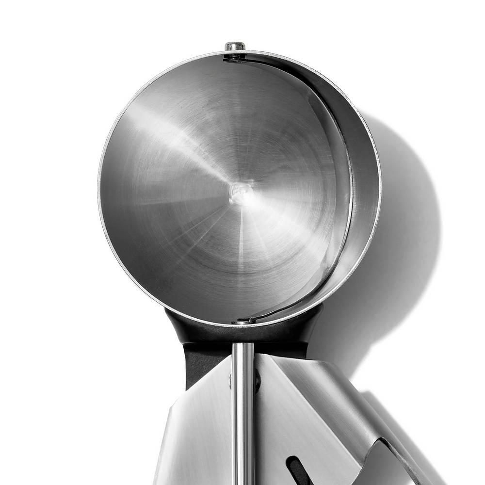 OXO Good Grips nerezová lžíce na zmrzlinu s výklopným mechanismem