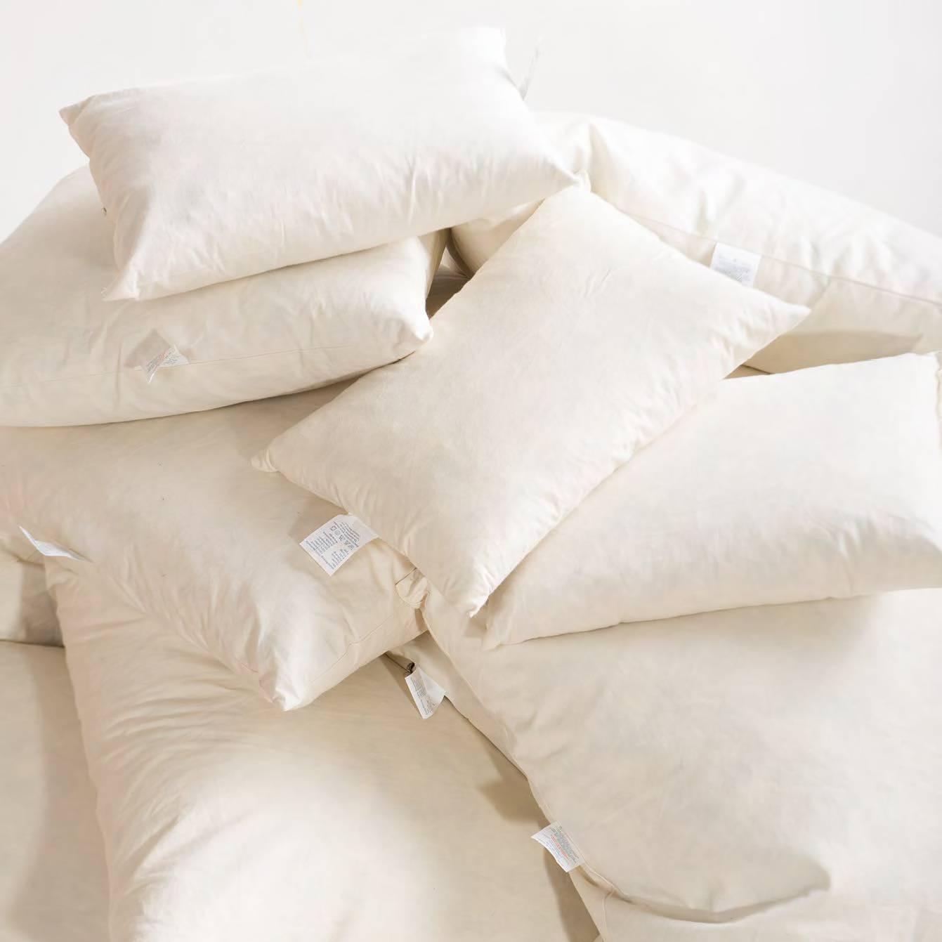 Výplň polštáře z kachního peří, 33 x 50 cm