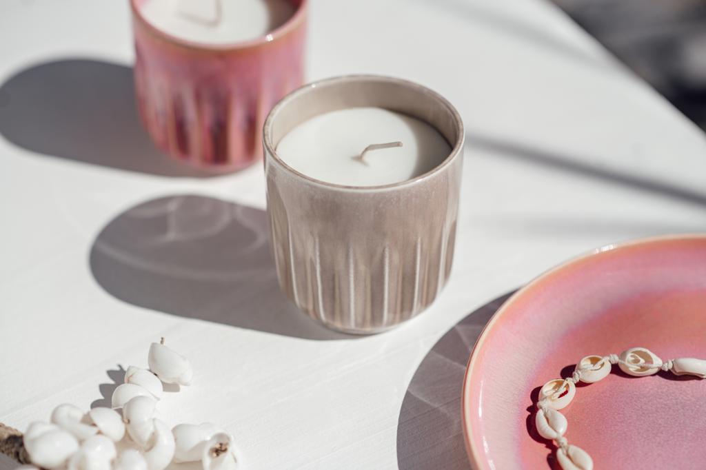 Vonná svíčka Home Perlemor, s vůní Beach vibes, 300 ml