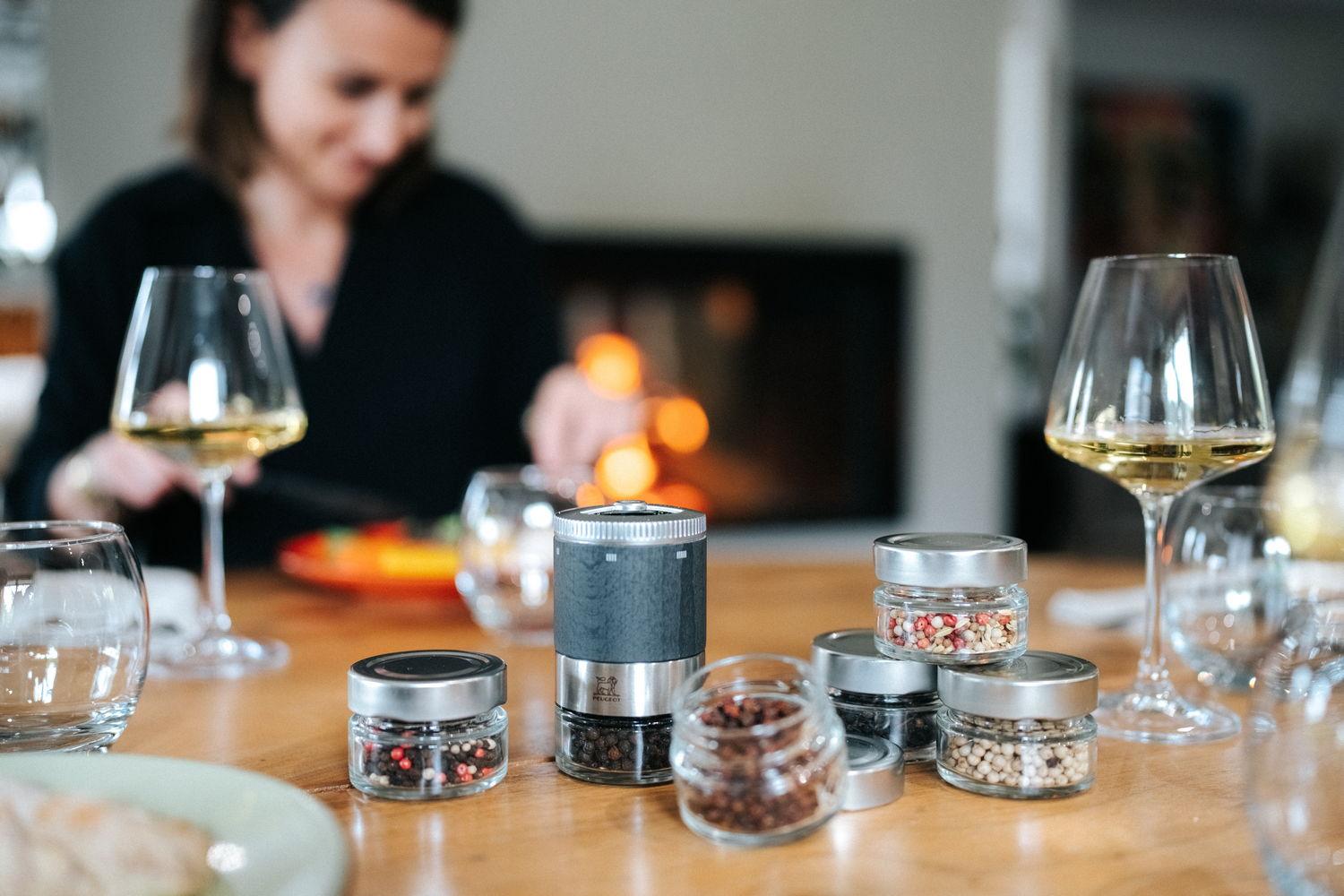 Peugeot Maestro 3 prázdné dózy + tužka