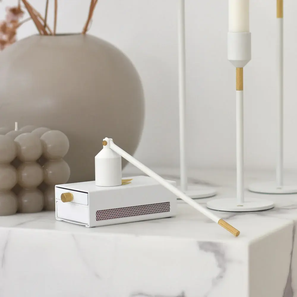 Kovová dóza na krbové zápalky, bílá