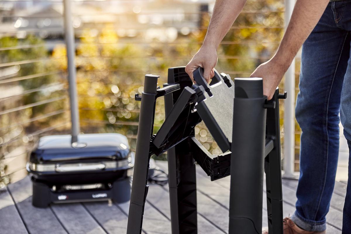 Lumin Compact stojan s postranním stolkem