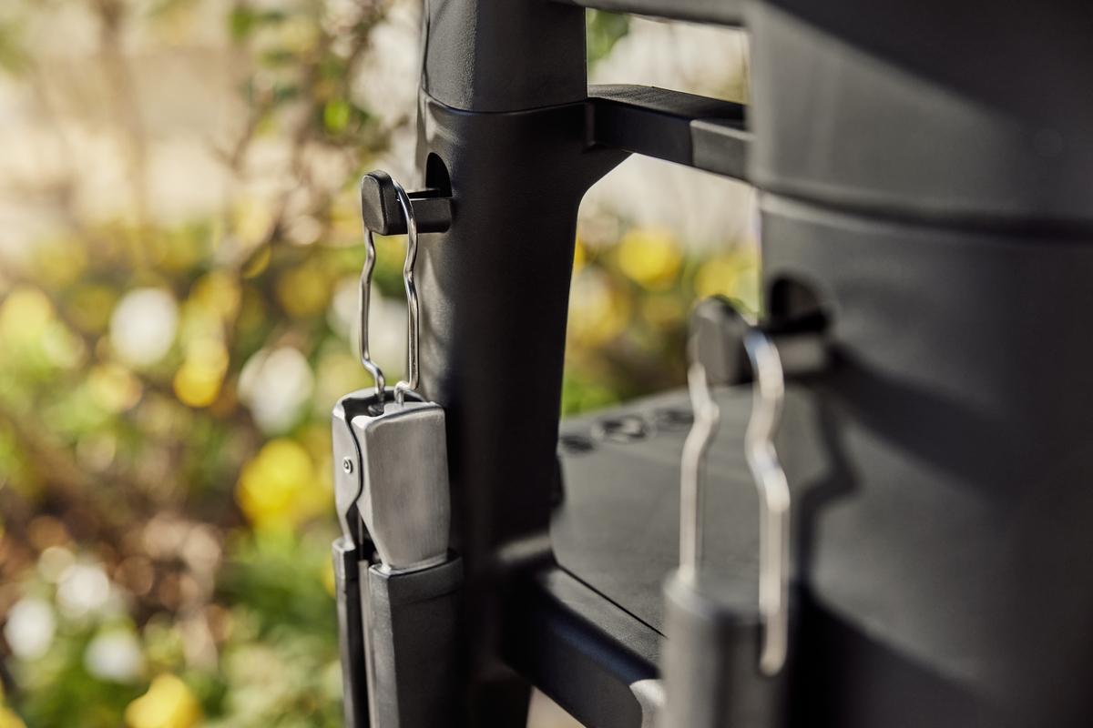 Lumin stojan s postranním stolkem, střední