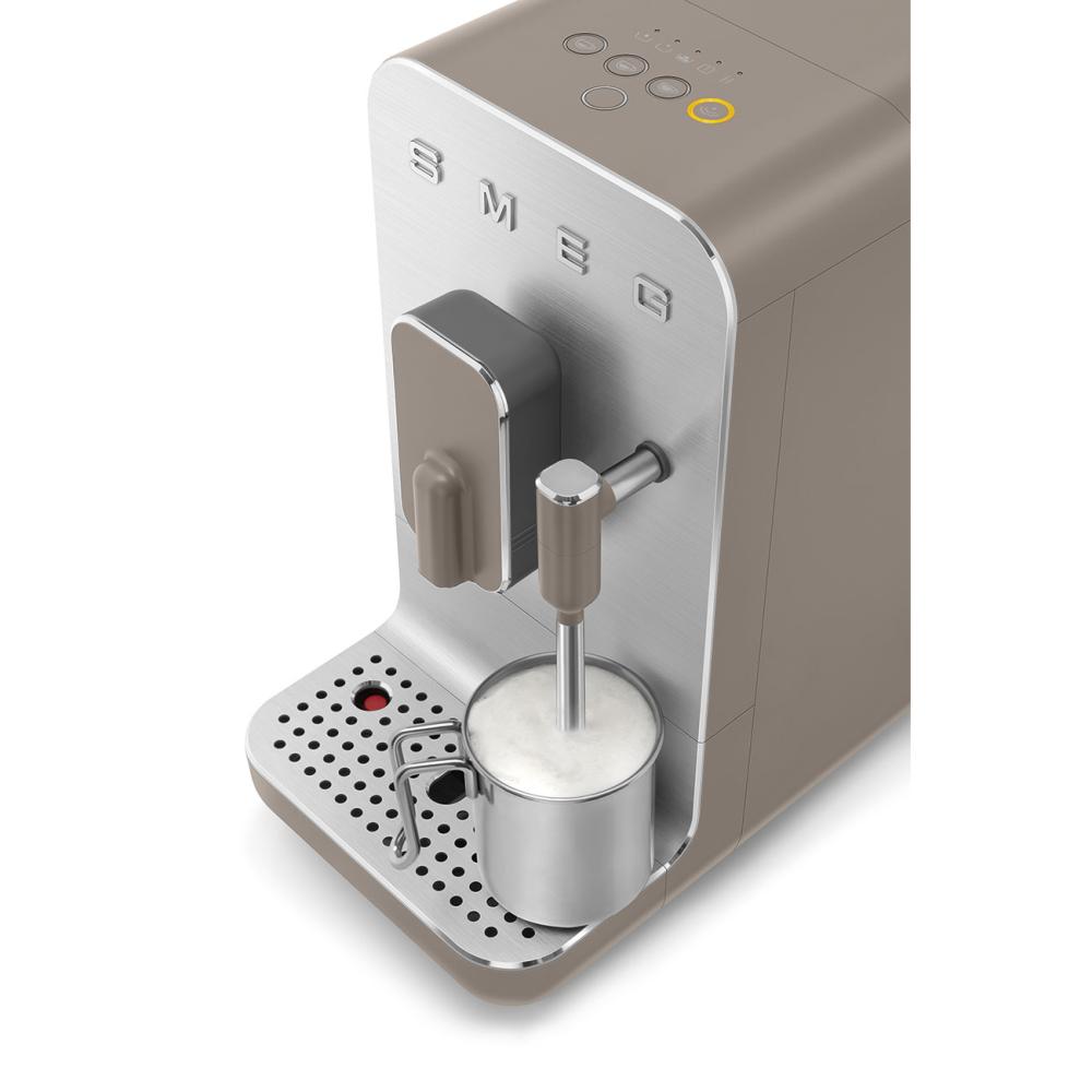 SMEG Automatický kávovar na cappucino 19 barů / 1,4l (EOL)