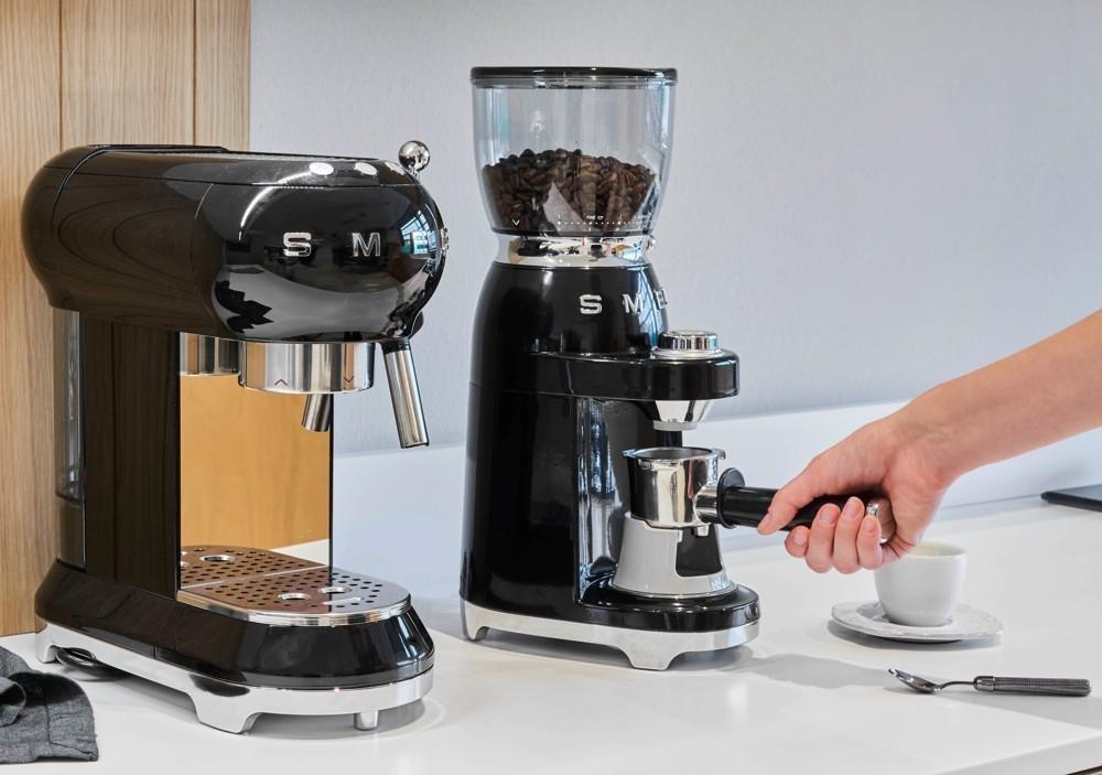 Mlýnek na kávu 50´s Retro Style CGF11, bílý