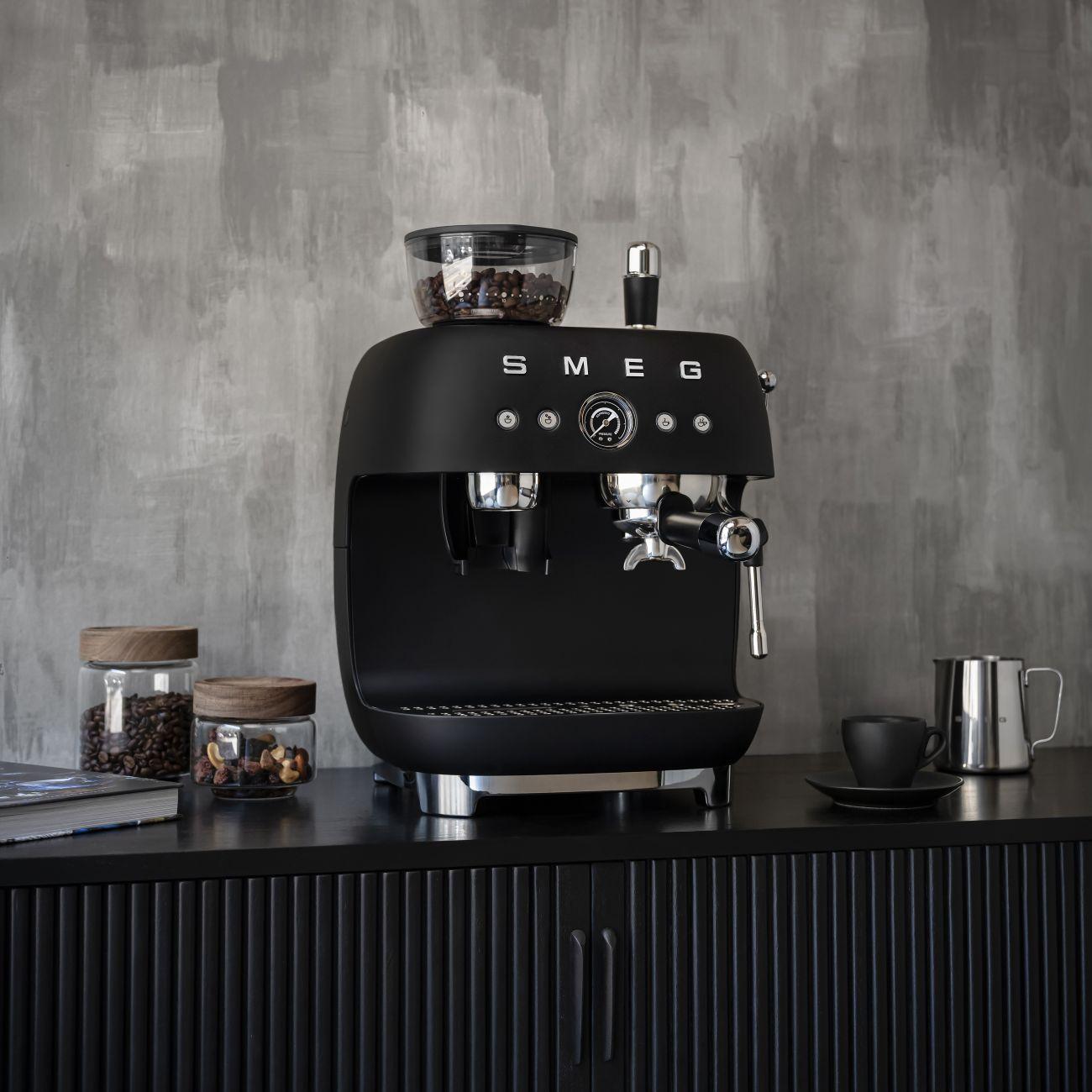 Pákový kávovar s mlýnkem EGF03, 50's Retro Style, krémová 