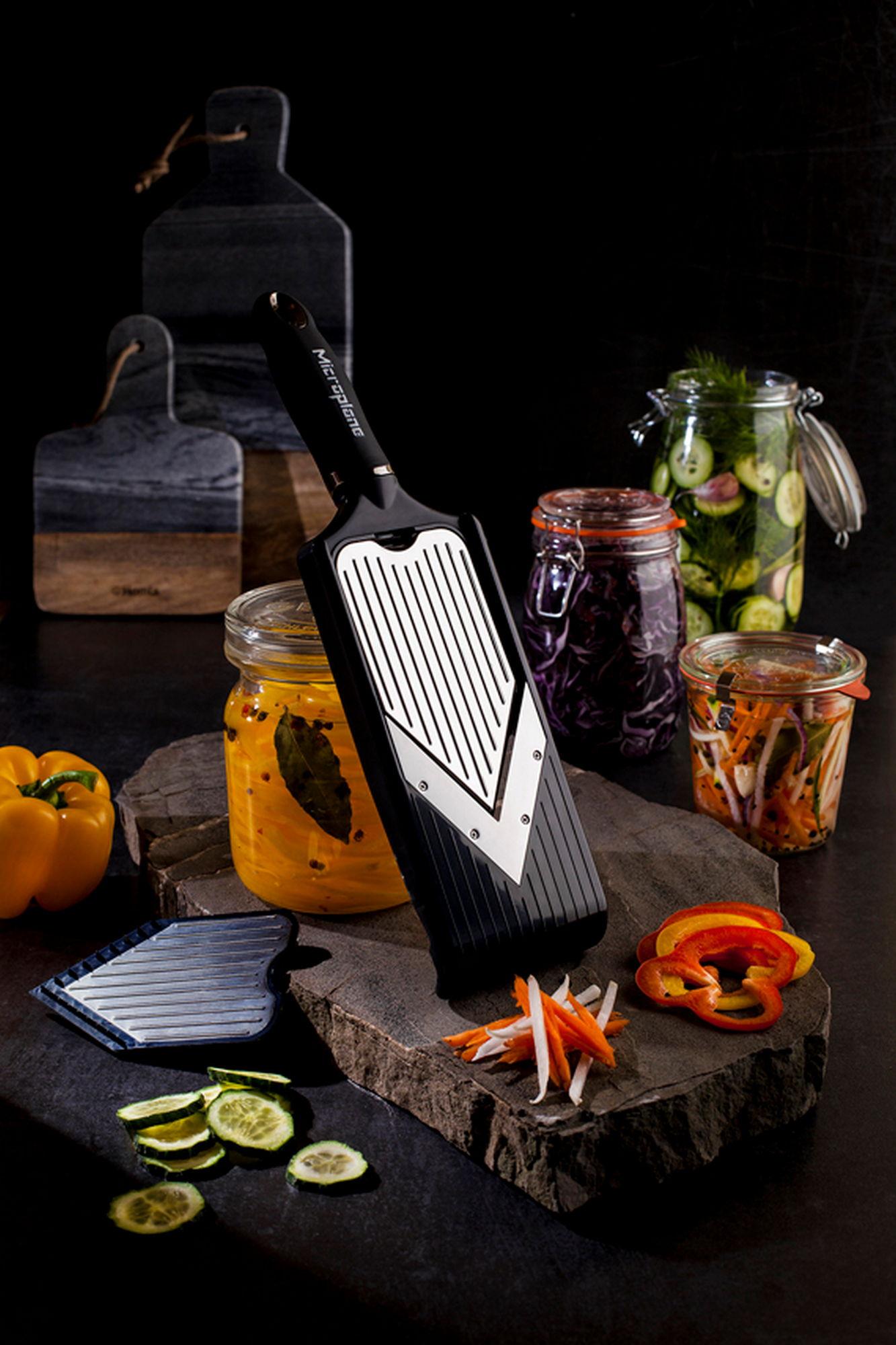 V kráječ s oboustrannou čepelí na plátkování i proužky Julienne