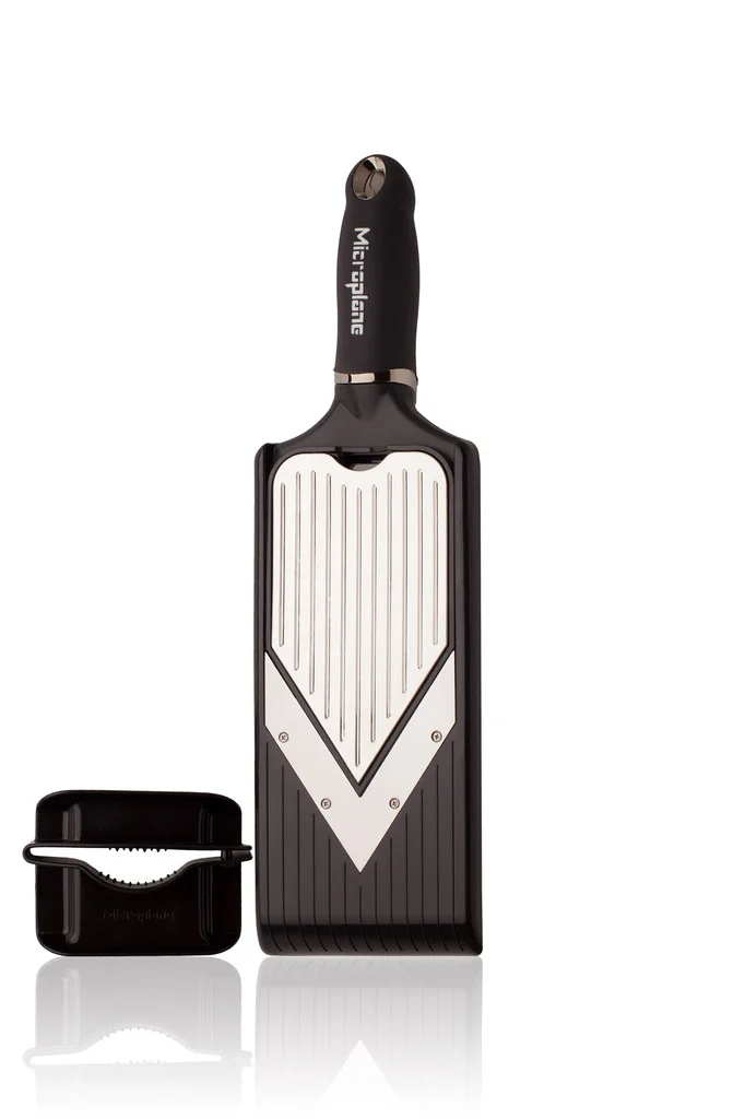 V kráječ s oboustrannou čepelí na plátkování i proužky Julienne