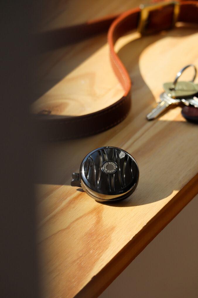 Vůně do auta Holly Ambrový prach