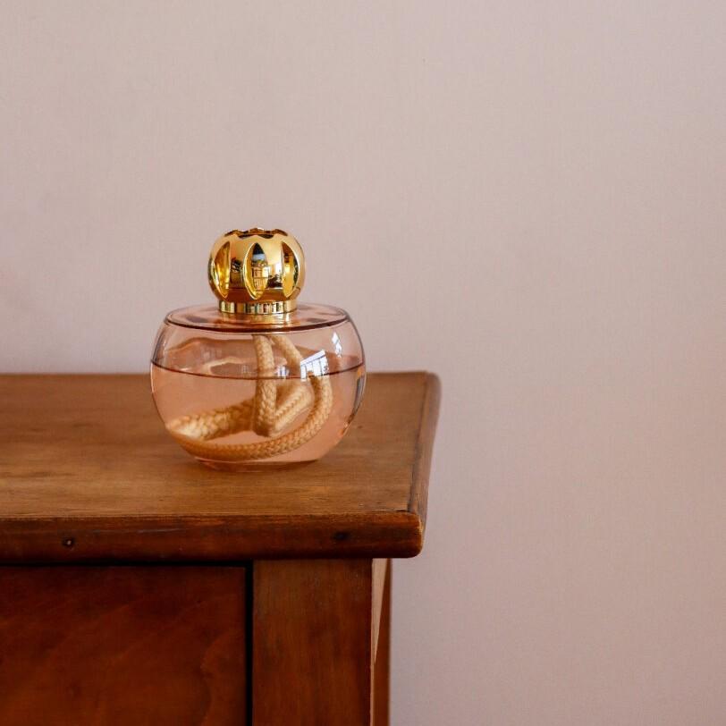 Katalytická lampa Holly + náplň Ambrový prach, 250 ml