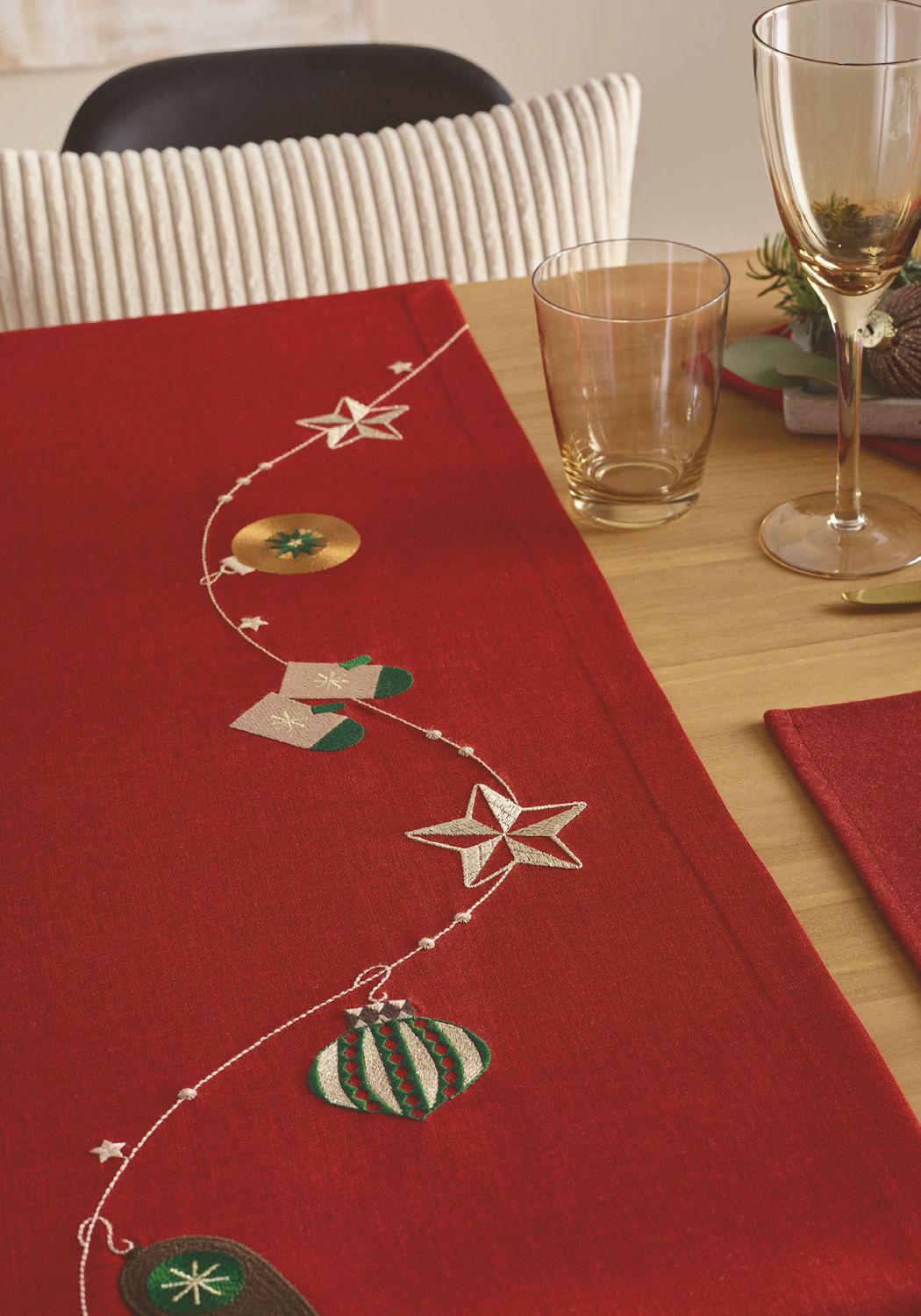 Sander Troy Loft 50x150 hranatý - 26 burgundy - Stolní běhoun